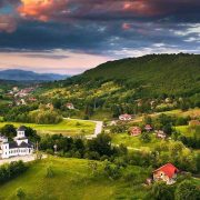 Erosul Cultural: De la Rădăcinile Memoriei la Arhitectura DestinuluiCultura: ADN-ul Identității și Puntea spre Performanță