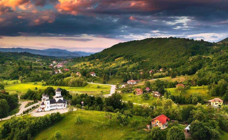 Erosul Cultural: De la Rădăcinile Memoriei la Arhitectura DestinuluiCultura: ADN-ul Identității și Puntea spre Performanță