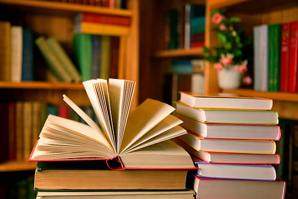 Lumina Cunoașterii: Rolul Educației în Formarea și Protejarea Tinerei Generații